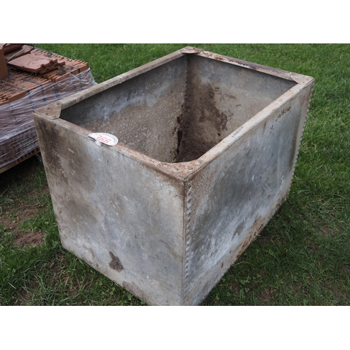 366 - Galvanised riveted water tank 3 x 2ft