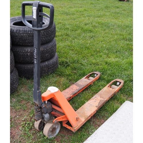 396 - Pallet truck