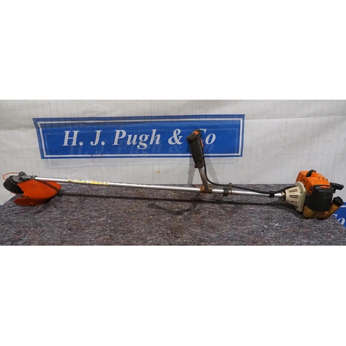 600 - Stihl FS120 petrol brushcutter