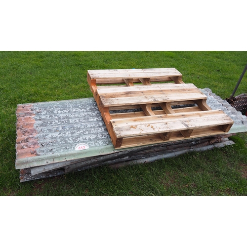 412 - Quantity of galvanised roof sheets