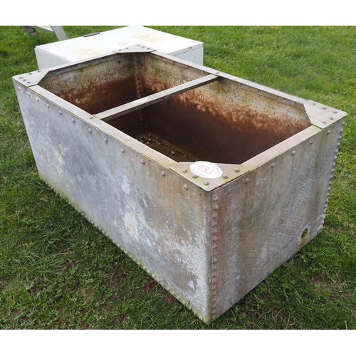 483 - 5ft x 2ft Galvanised water tank