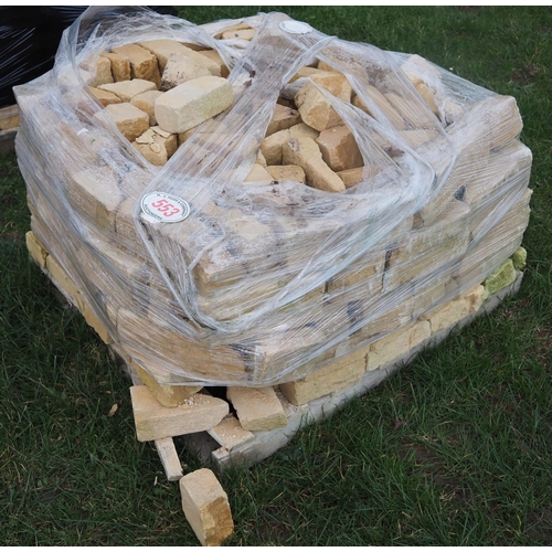 553 - Pallet of stone bricks