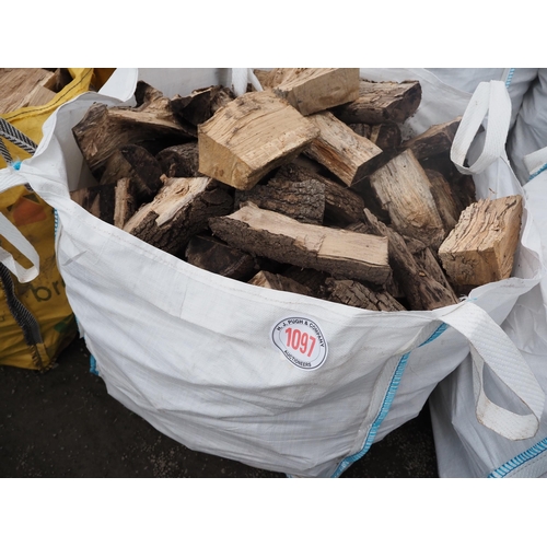 1097 - Split wood offcuts