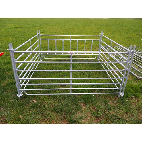 1164 - Galvanised hurdles with bucket holders 6ft - 4