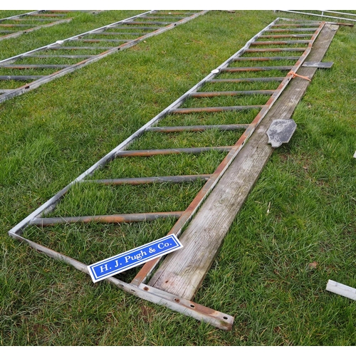 1209 - Galvanised feed barrier gate 19½ft