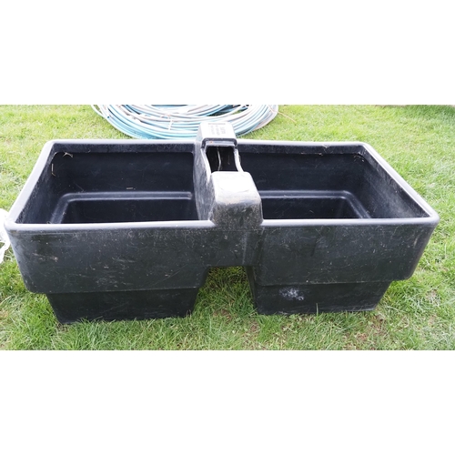 1270 - Plastic water trough 5ft 410 litres