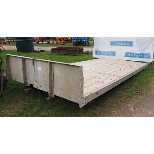 1402 - Trailer bed 18 x 8ft