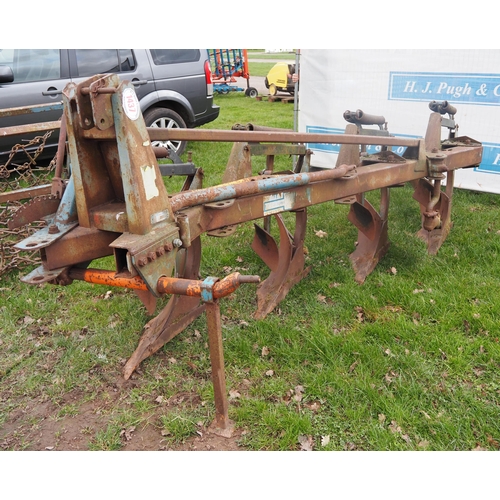 1437 - Overum C847F 4 furrow conventional plough