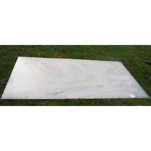 1559 - Aluminium chequer plate sheet 8 x 4ft