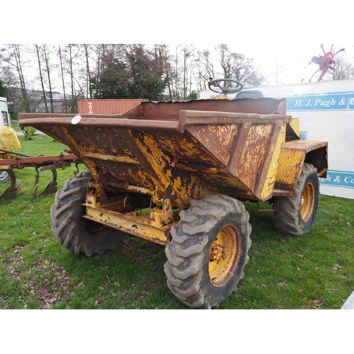 1560 - 2 Ton dumper. Runs and drives, electric start