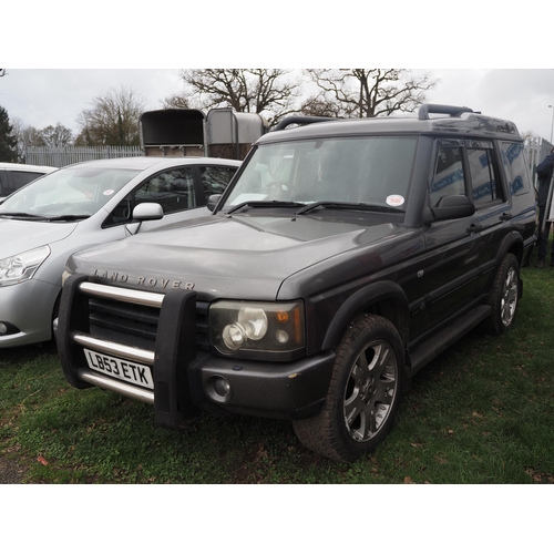 1600 - Land Rover Discovery. Automatic. Runs and drives but has flat battery, showing 165,000 miles. MOT un... 