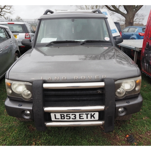 1600 - Land Rover Discovery. Automatic. Runs and drives but has flat battery, showing 165,000 miles. MOT un... 