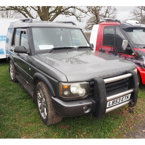 1600 - Land Rover Discovery. Automatic. Runs and drives but has flat battery, showing 165,000 miles. MOT un... 