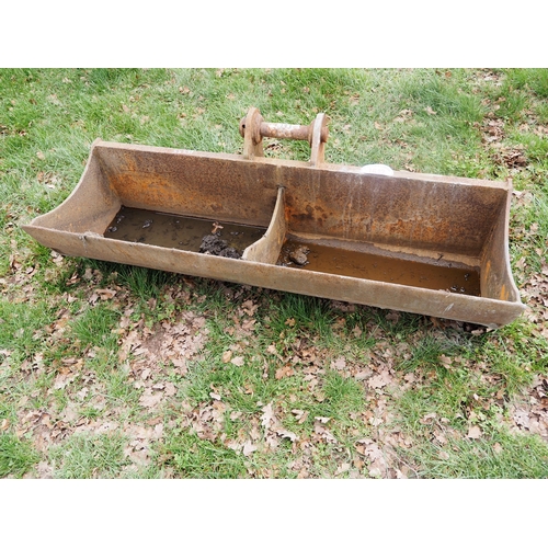 1642 - Digger bucket 5ft 50mm pins