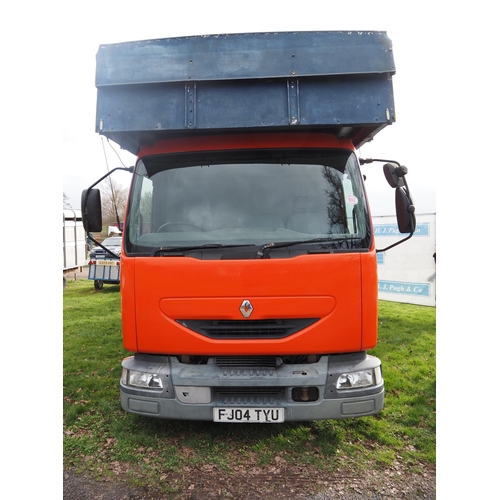 1653 - Renault livestock lorry. Manual. 542,000 km. Detachable David Williams box. Reg. FJ04 TYU. V5, key a... 