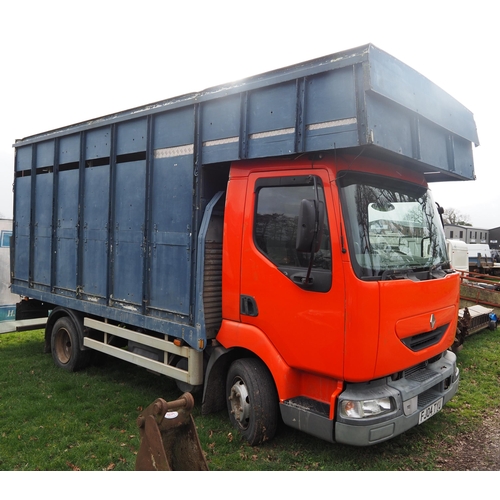 1653 - Renault livestock lorry. Manual. 542,000 km. Detachable David Williams box. Reg. FJ04 TYU. V5, key a... 