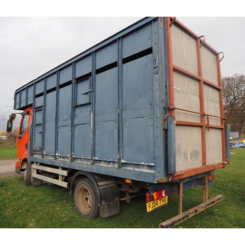 1653 - Renault livestock lorry. Manual. 542,000 km. Detachable David Williams box. Reg. FJ04 TYU. V5, key a... 