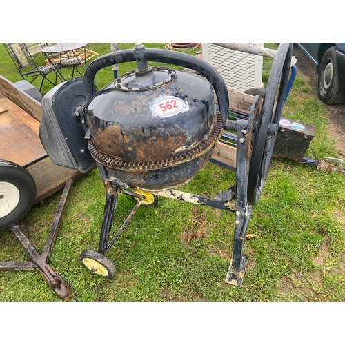 562 - Electric cement mixer in working order