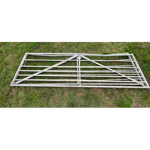 958 - Farm gates 12ft - 2