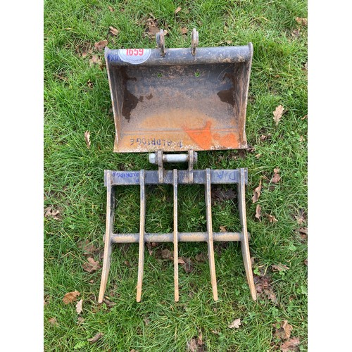 1659 - Mini digger bucket 18