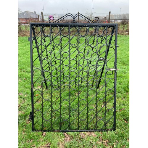1702 - Pair of drive gates 5x4ft