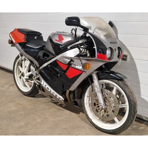 1021A - Honda VFR400R NC30 motorcycle. 1989. 400cc
Frame No. NC30-1005930
Has been dry stored for several ye... 