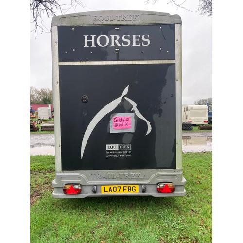 1707 - Equi - Trek horse box trailer. Damaged roof. Towed to the auction site.