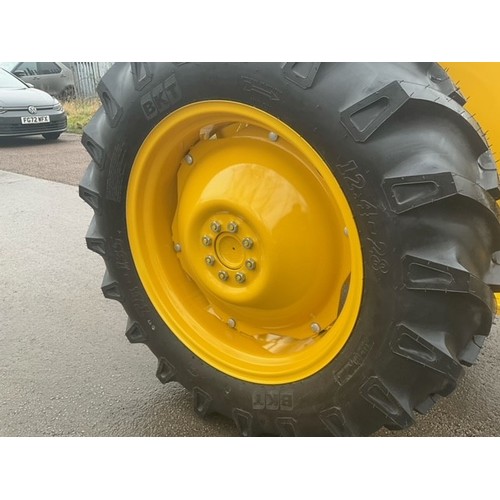 1120 - Massey Ferguson 20 industrial tractor. 1972. Fully restored and engine fully rebuilt. Absolutely per... 