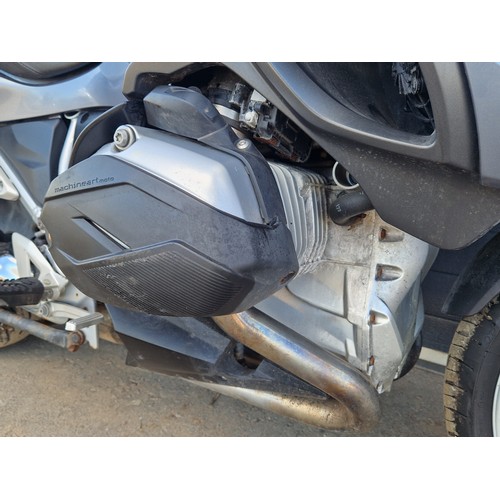 974A - BMW R1200RT motorcycle. 2014. 1170cc
Runs and rides. MOT until 13/9/24. Comes with sat nav and full ... 