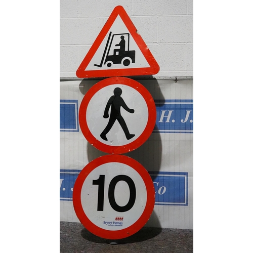 540 - Forklifts in operation, 10 mph speed limit and pedestrians crossing signs - 3