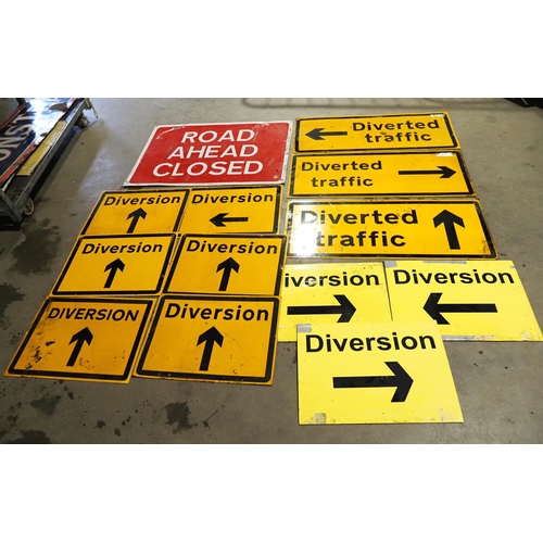 547 - Steel and plastic road signs - 13