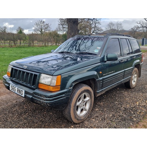 212 - Jeep Grand Cherokee Orvis. 1998. 3960cc
Runs and drives. MOT until 25.5.24. Slight misfire on start ... 