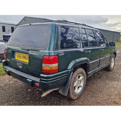 212 - Jeep Grand Cherokee Orvis. 1998. 3960cc
Runs and drives. MOT until 25.5.24. Slight misfire on start ... 