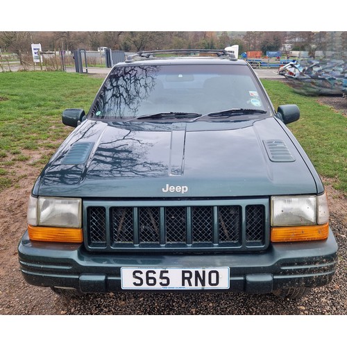 212 - Jeep Grand Cherokee Orvis. 1998. 3960cc
Runs and drives. MOT until 25.5.24. Slight misfire on start ... 