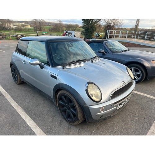 225 - Mini Cooper hatchback. 2002. 1598cc. Runs and drives. MOT until 01.08.24. Selling as moving abroad. ... 