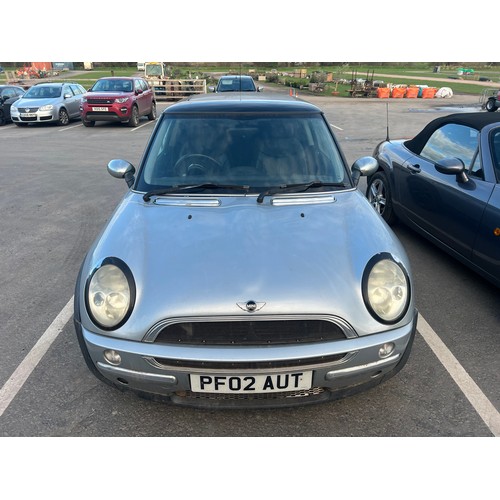 225 - Mini Cooper hatchback. 2002. 1598cc. Runs and drives. MOT until 01.08.24. Selling as moving abroad. ... 