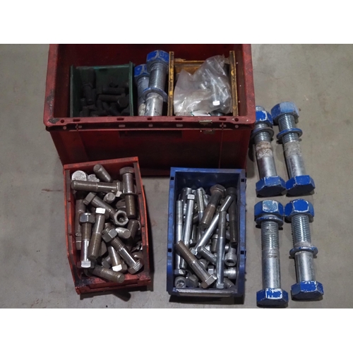 693 - Quantity of heavy duty nuts and bolts