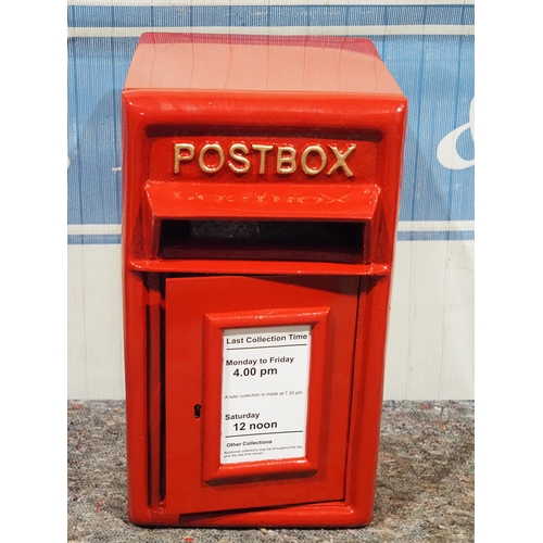 744 - Postbox complete with 2 keys 17