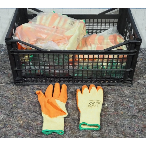 745 - 36 Pairs of cotton/latex gloves L