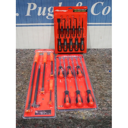 769 - Pick and hook set, pry bars and trim removal tools