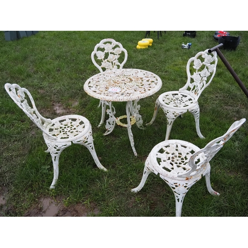 134 - Garden table and 4 cast iron seats