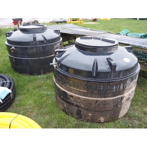 158 - Plastic water tanks - 2