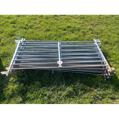 1070 - Galvanised hurdles 6ft - 10