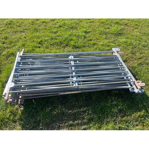 1070A - Galvanised hurdles 6ft - 11