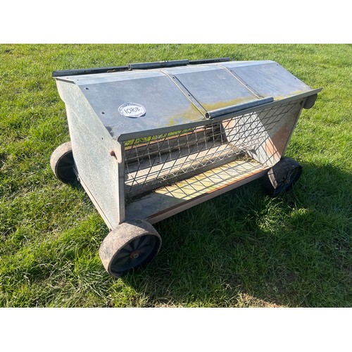 1070B - Hay feeder 4ft