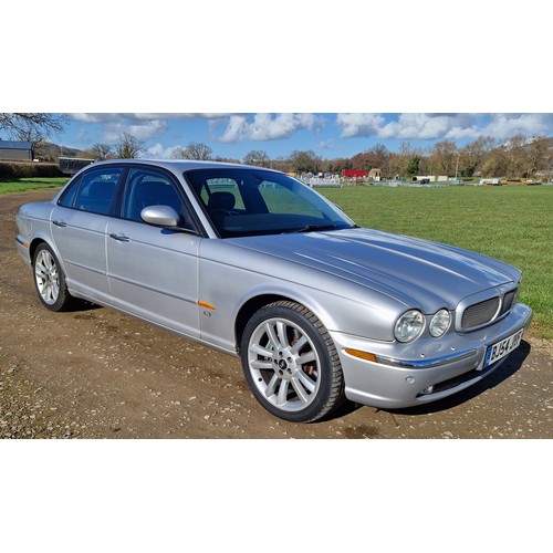 234 - Jaguar XJR V8 Auto Saloon. 2004. 4196cc
Runs and drives. MOT until 18/5/24. Driven 100 miles to sale... 