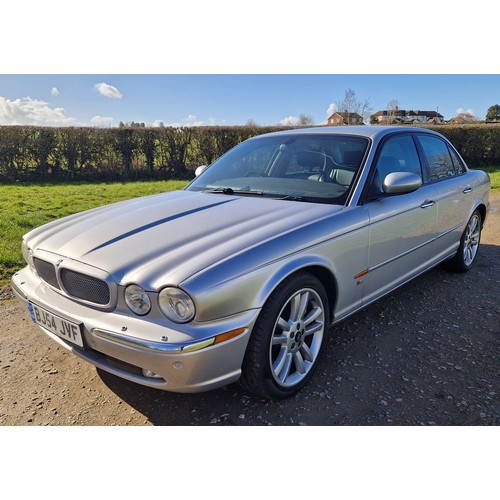 234 - Jaguar XJR V8 Auto Saloon. 2004. 4196cc
Runs and drives. MOT until 18/5/24. Driven 100 miles to sale... 