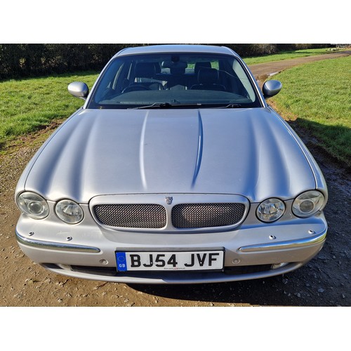 234 - Jaguar XJR V8 Auto Saloon. 2004. 4196cc
Runs and drives. MOT until 18/5/24. Driven 100 miles to sale... 