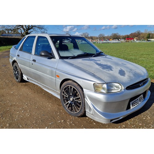 235 - Ford Escort LX Hatchback. 1996. 1597cc
Runs and drives. Underneath is solid. Needs an MOT. Comes wit... 