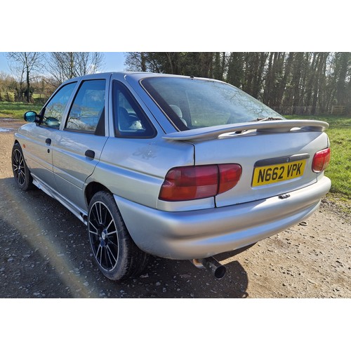 235 - Ford Escort LX Hatchback. 1996. 1597cc
Runs and drives. Underneath is solid. Needs an MOT. Comes wit... 